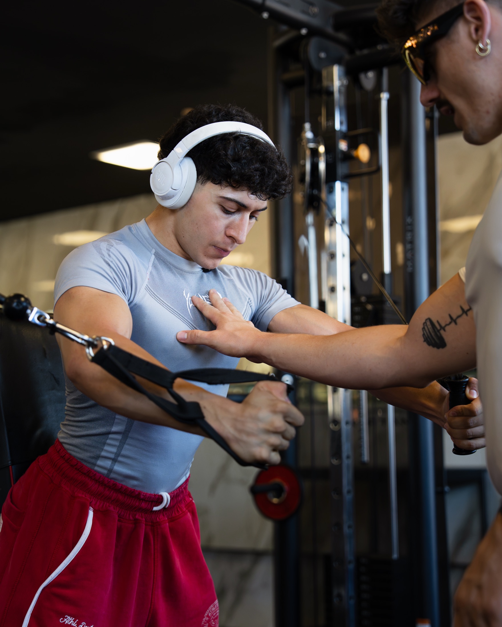 Un cliente Muscle Designer durante un allenamento guidato da Enzo Farsetti