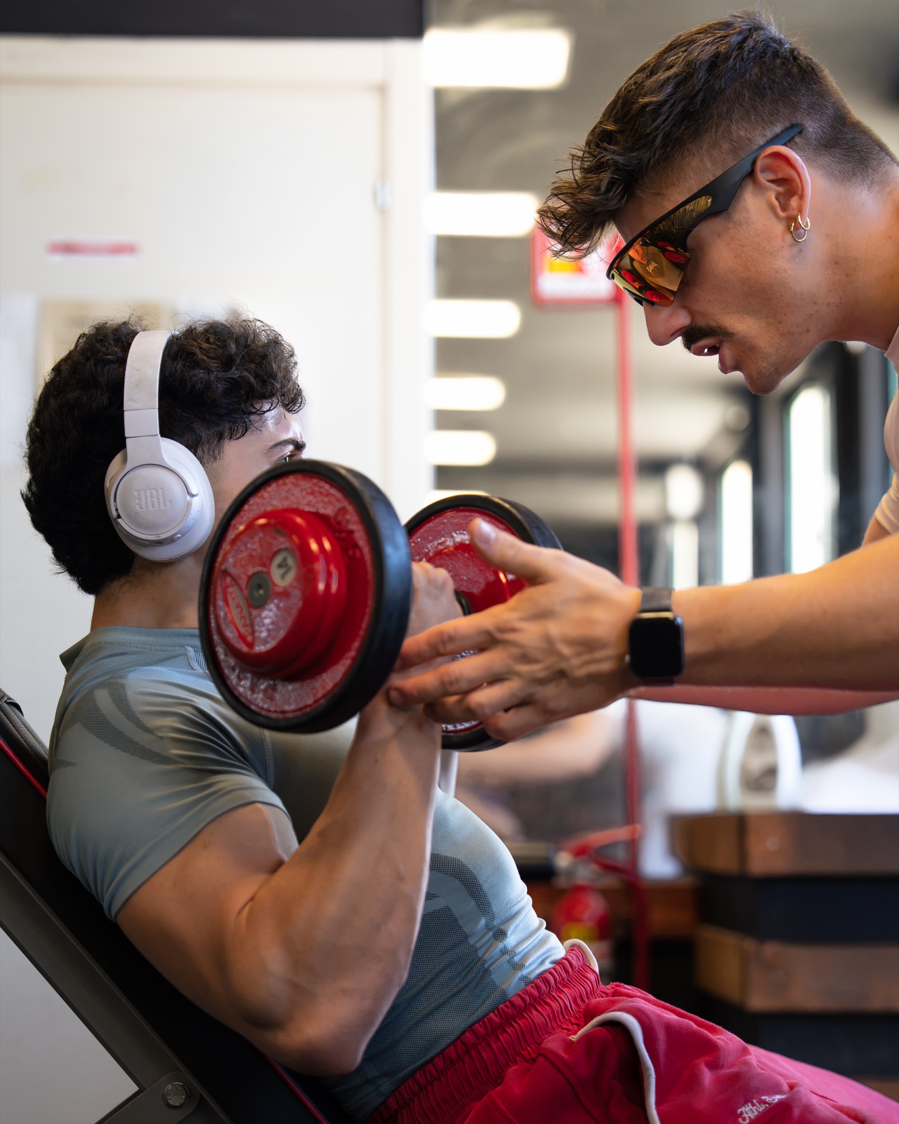 Un cliente Muscle Designer durante un allenamento guidato da Enzo Farsetti